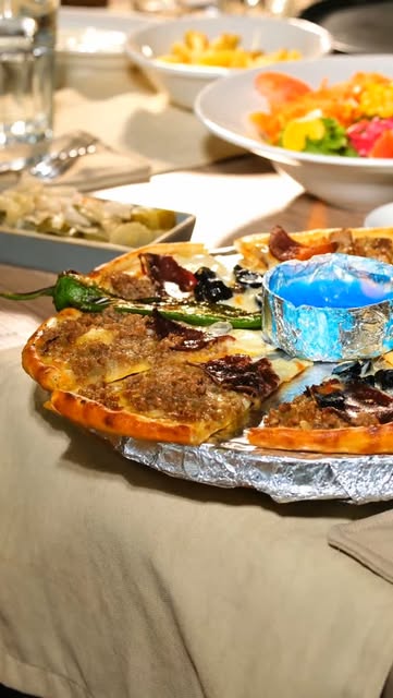 Közü Kara sofrasında pide çeşitleri